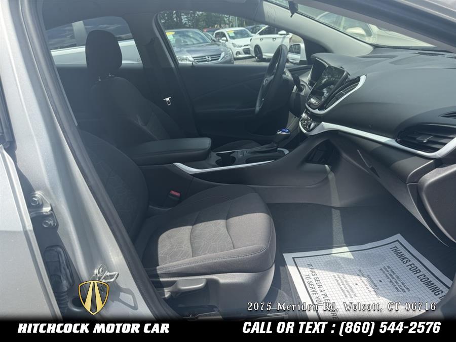 Vehicle image 32 of 46