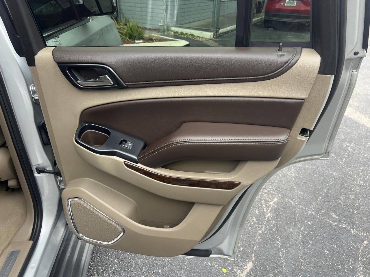 Vehicle image 31 of 54