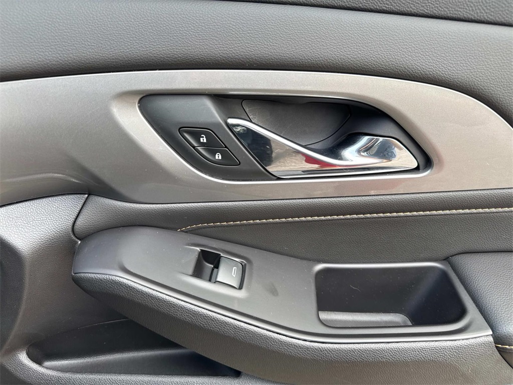 Vehicle image 14 of 27