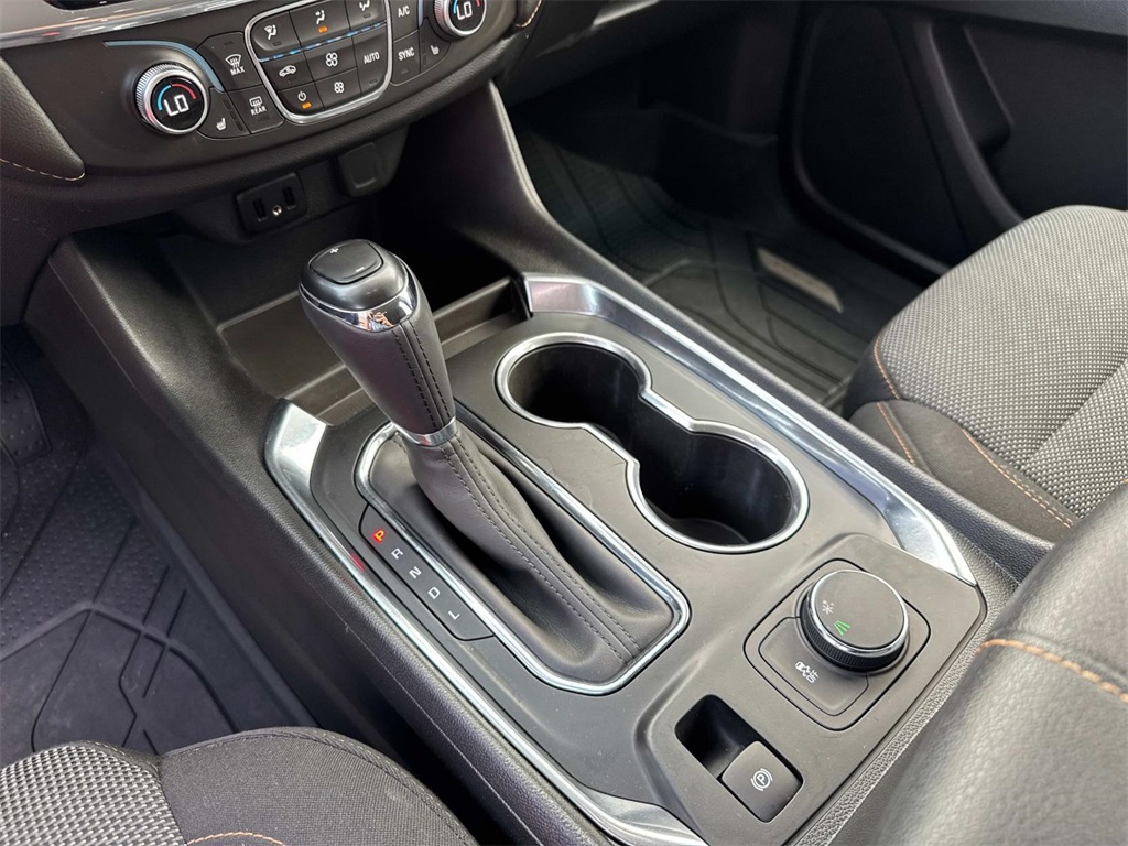 Vehicle image 25 of 27
