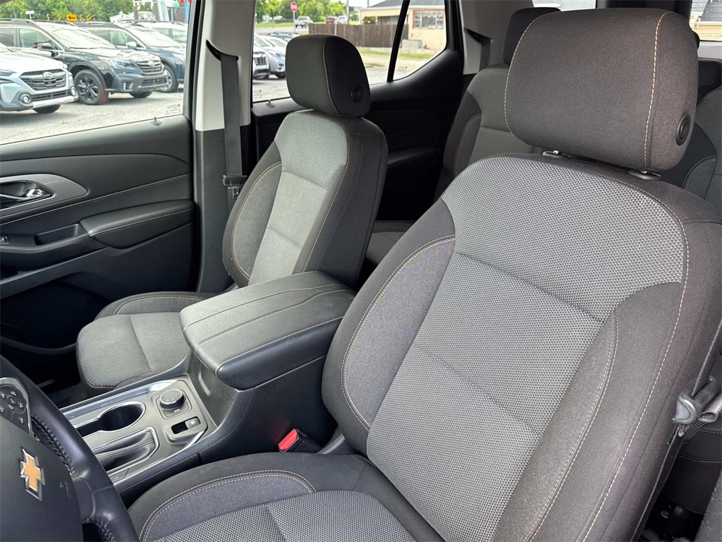 Vehicle image 16 of 27