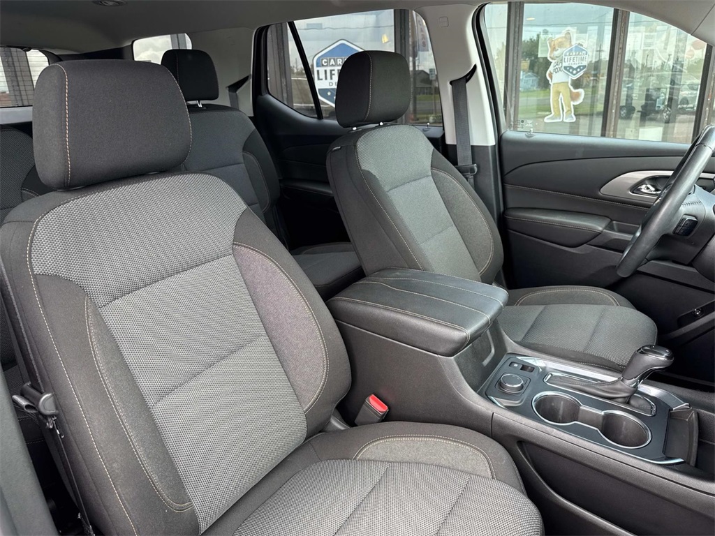Vehicle image 10 of 27