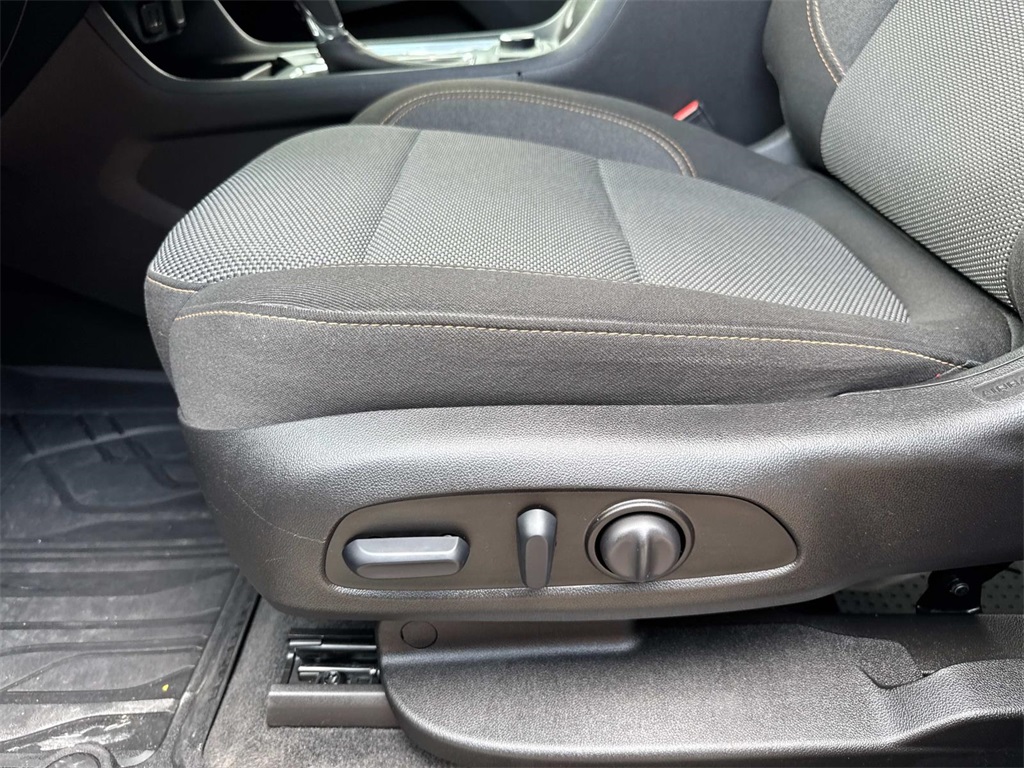 Vehicle image 17 of 27