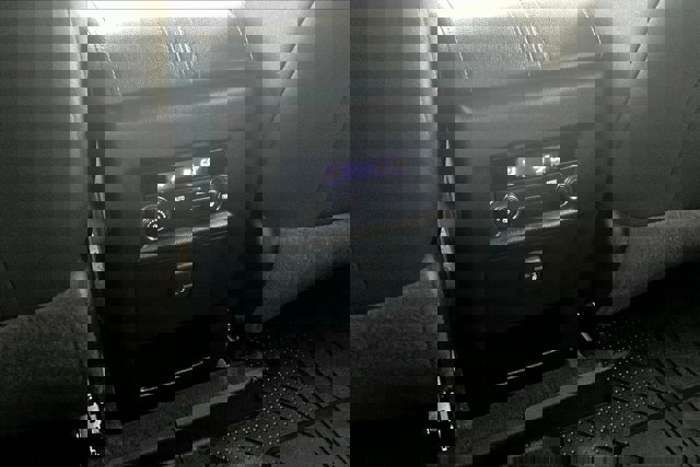 Vehicle image 31 of 37