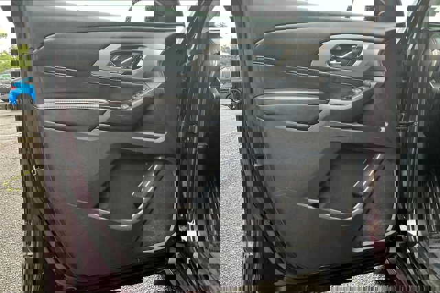Vehicle image 21 of 37