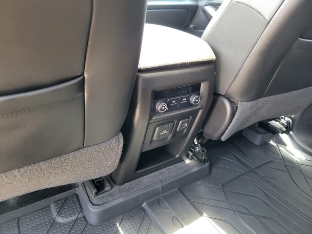 Vehicle image 36 of 38