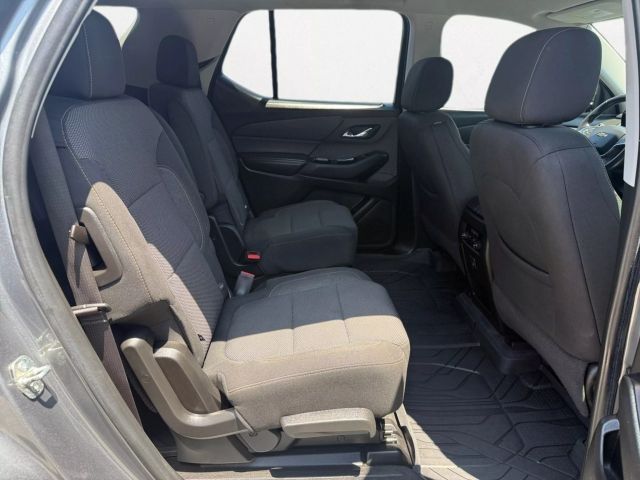 Vehicle image 21 of 40