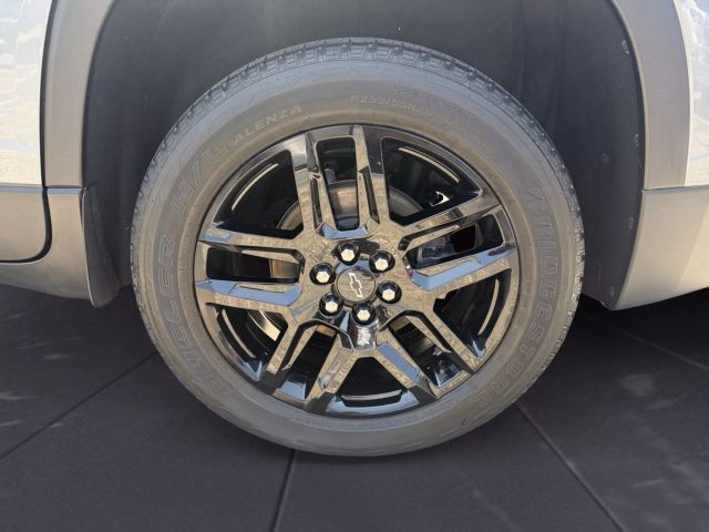 Vehicle image 27 of 40