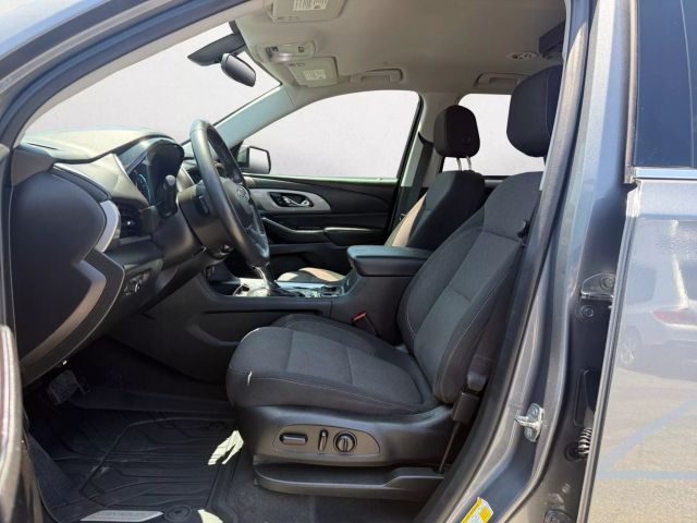 Vehicle image 10 of 40