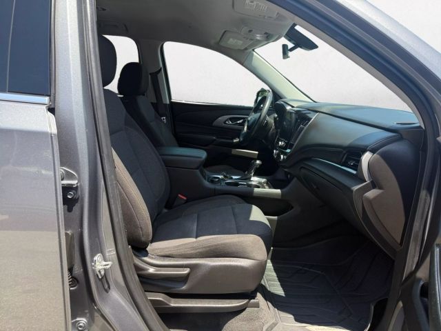 Vehicle image 18 of 40