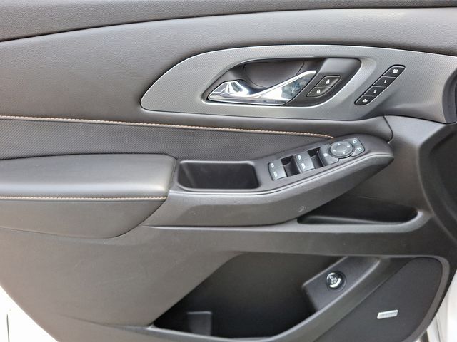 Vehicle image 14 of 34
