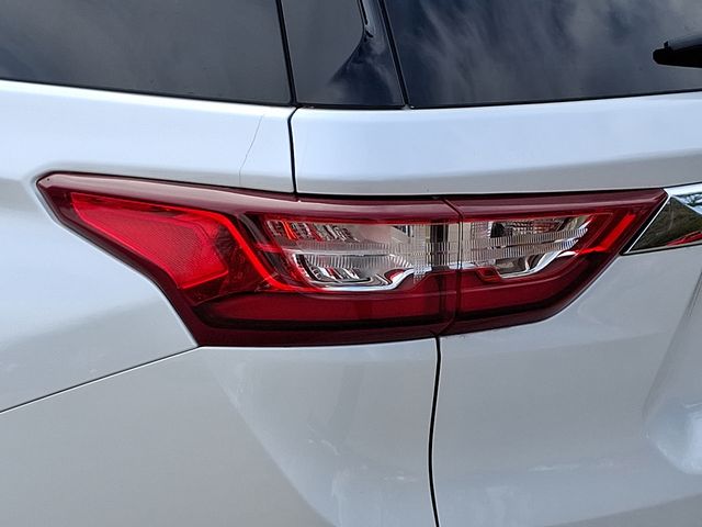 Vehicle image 10 of 34