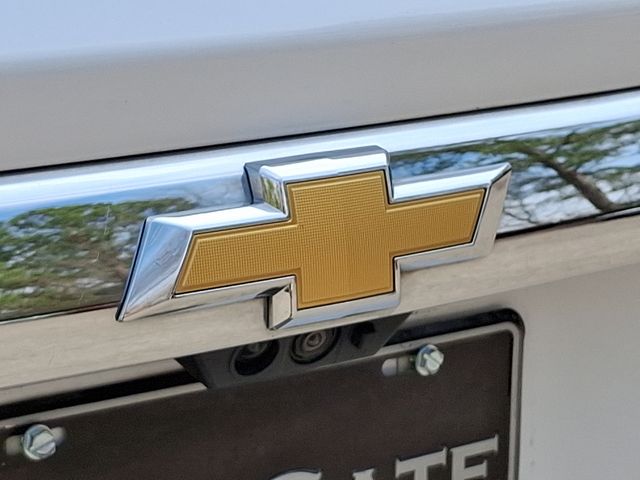 Vehicle image 33 of 34