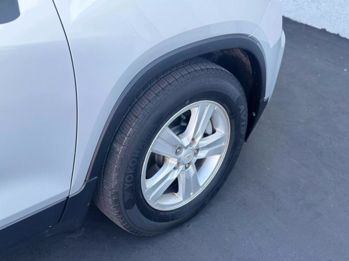 Vehicle image 11 of 33