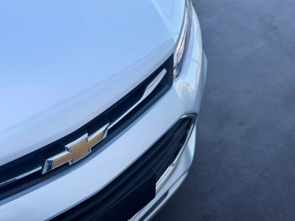 Vehicle image 10 of 33