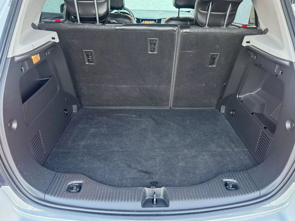 Vehicle image 31 of 33