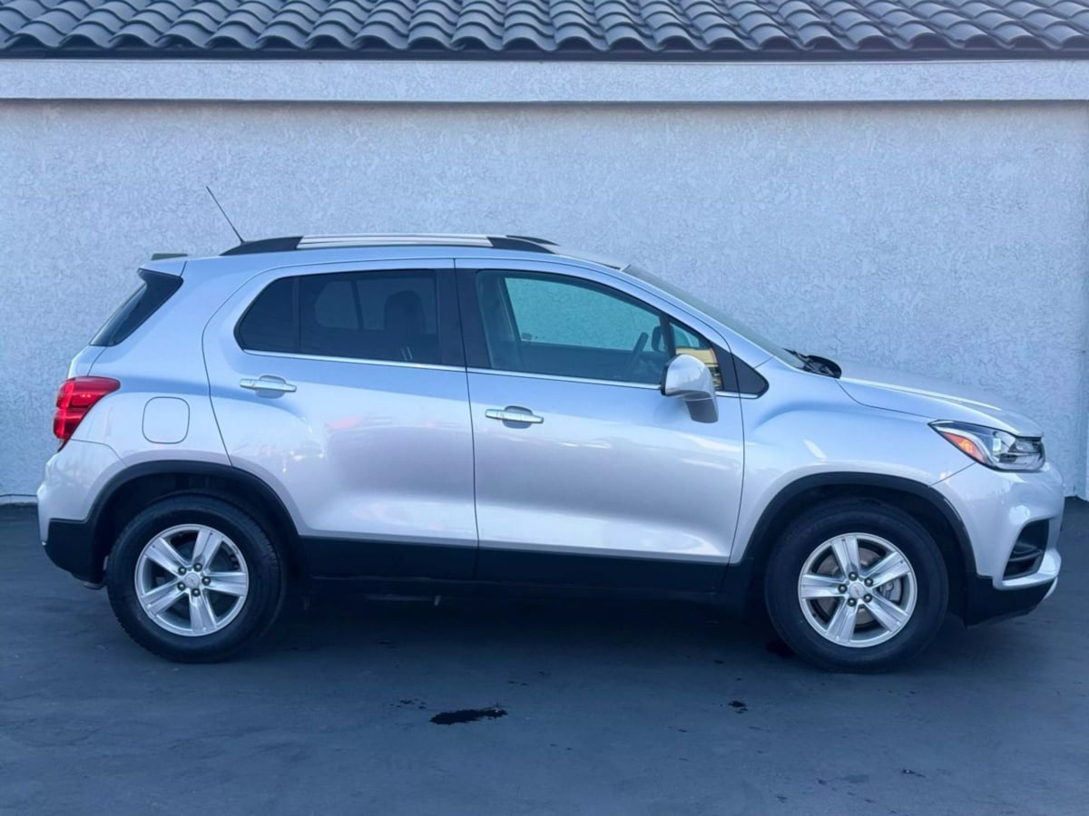 Vehicle image 4 of 33