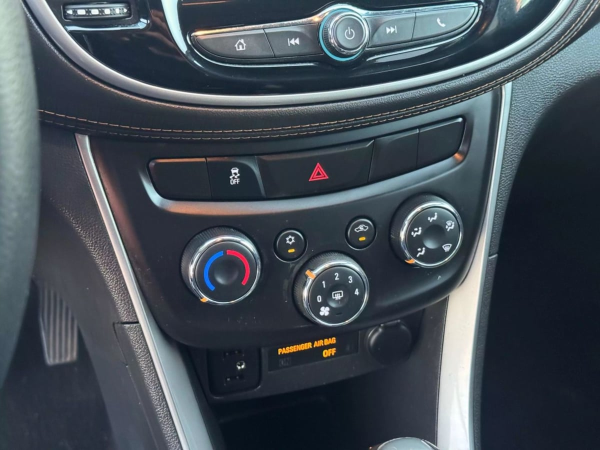 Vehicle image 23 of 33