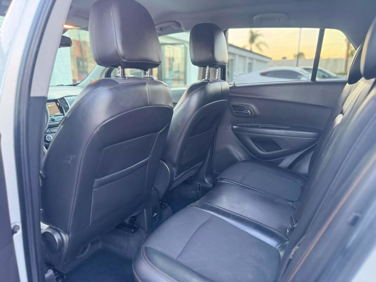 Vehicle image 16 of 33