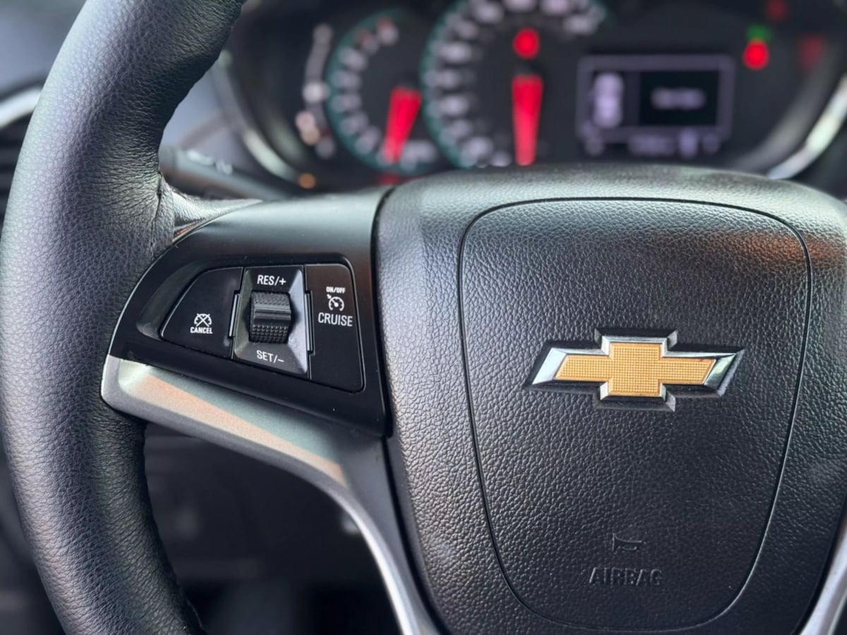 Vehicle image 27 of 33