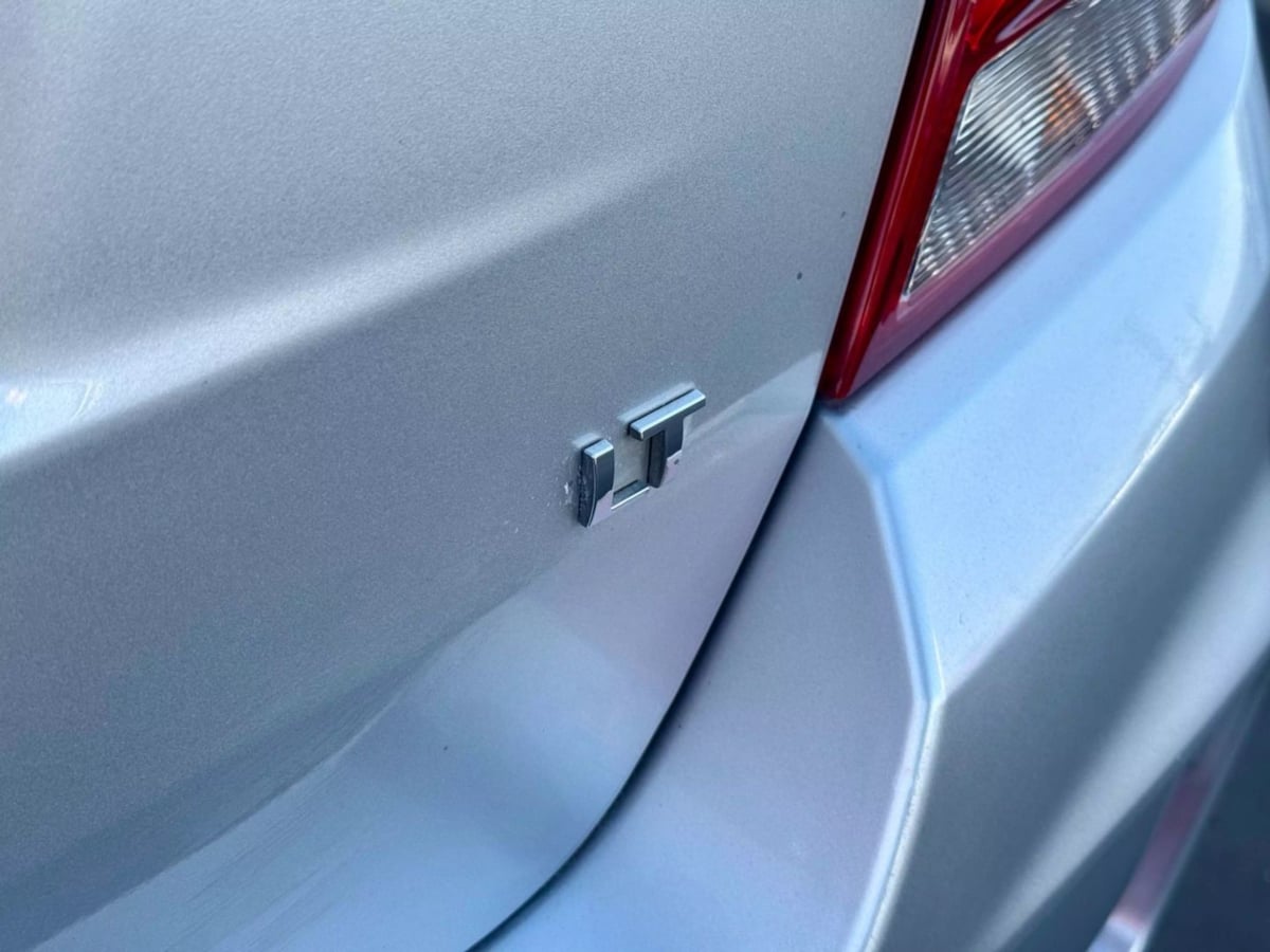Vehicle image 14 of 33