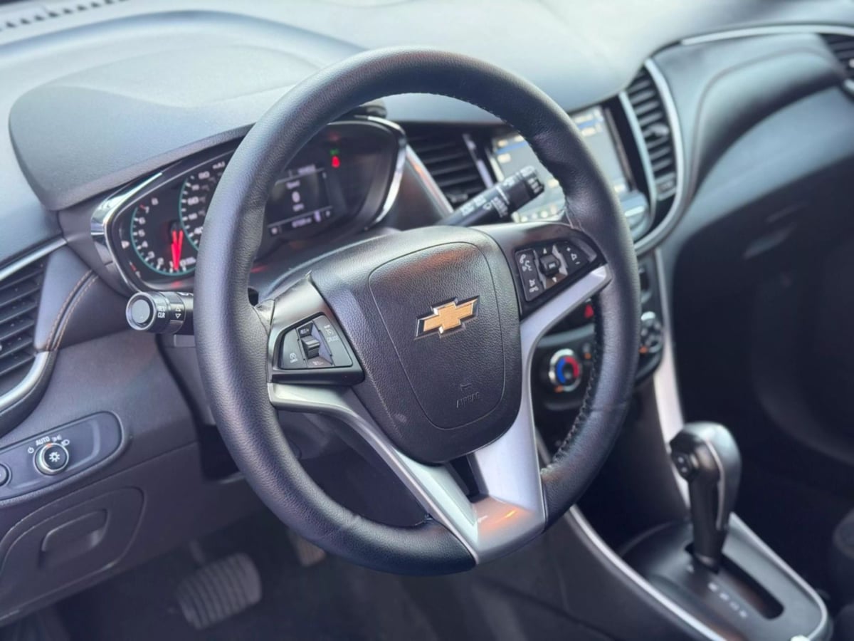 Vehicle image 21 of 33