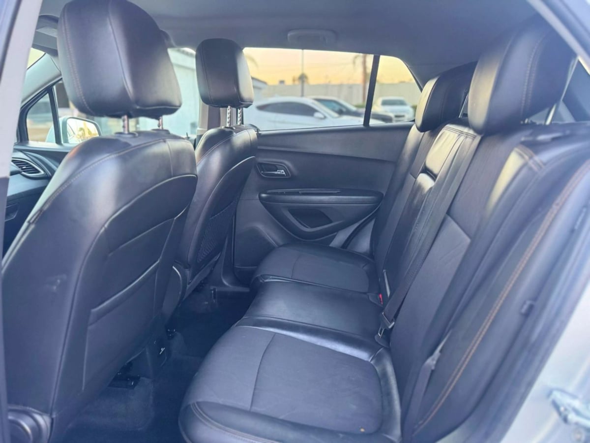 Vehicle image 18 of 33