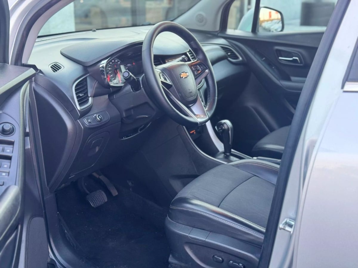 Vehicle image 15 of 33