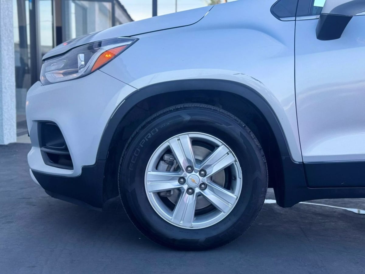 Vehicle image 9 of 33