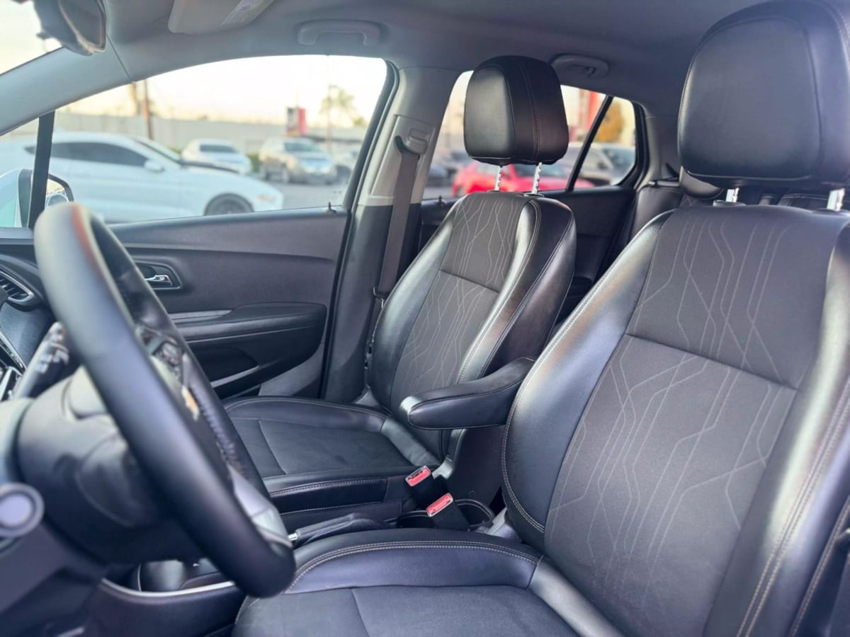 Vehicle image 19 of 33