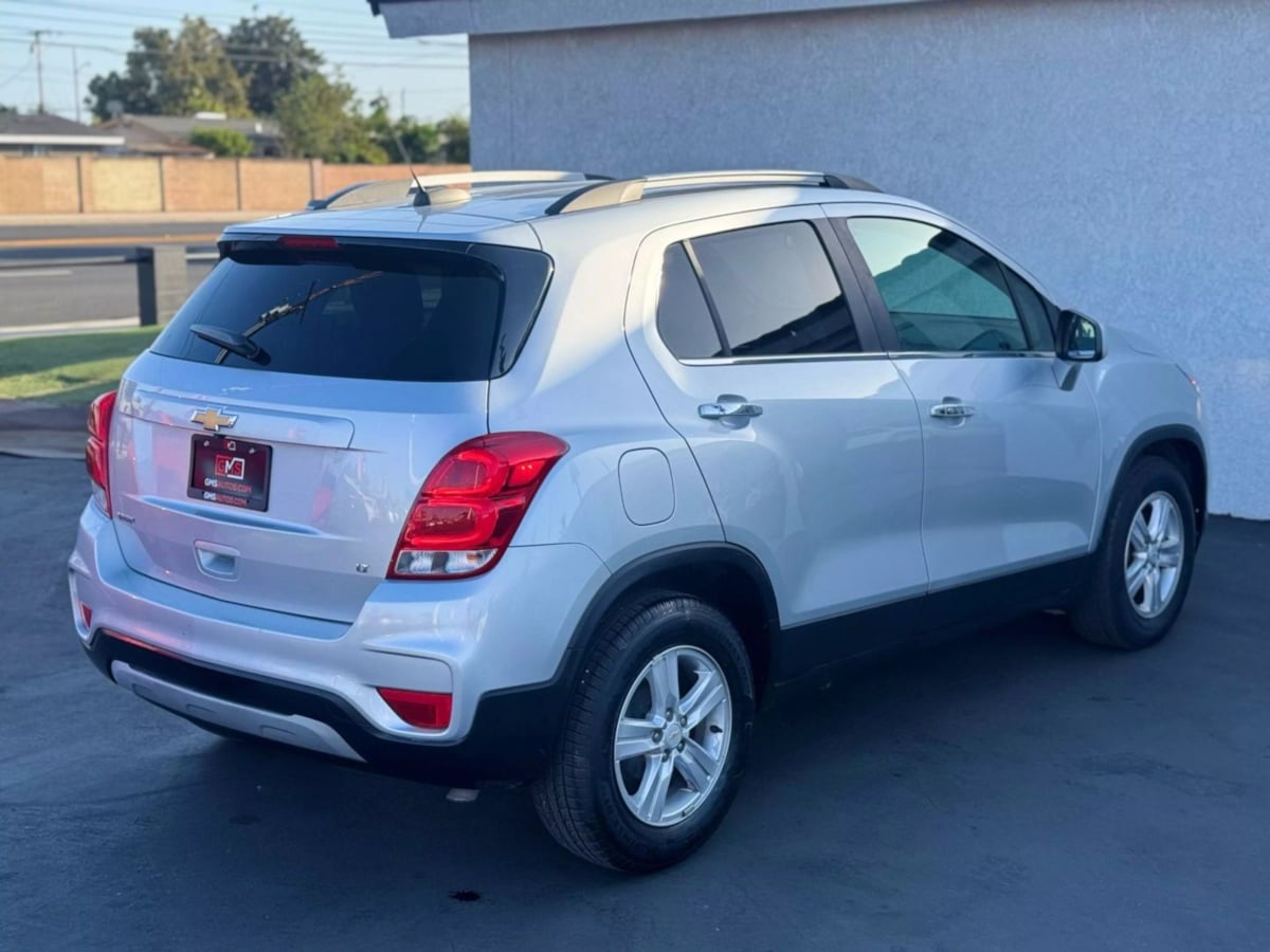 Vehicle image 5 of 33