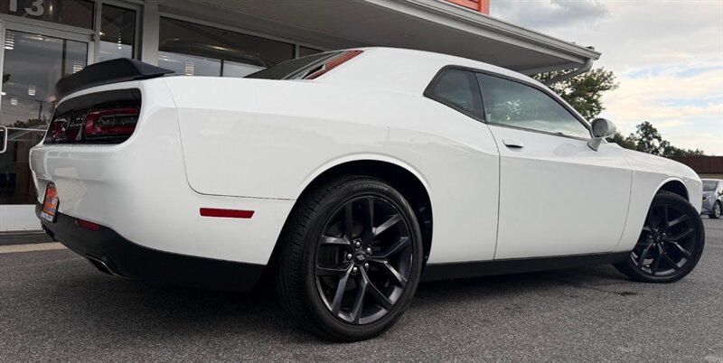 2019 Dodge Challenger SXT Image 2 of 44