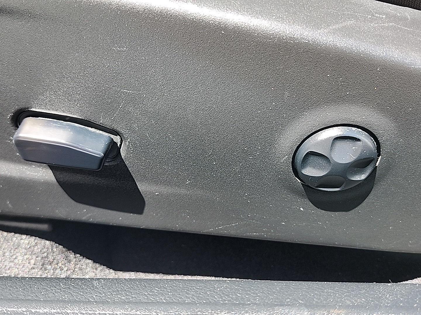 Vehicle image 33 of 56