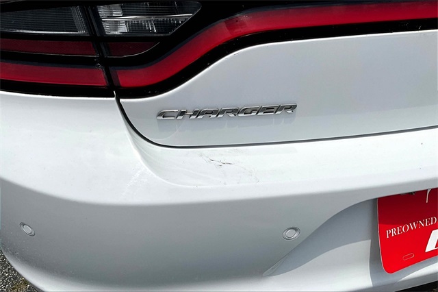 Vehicle image 28 of 35