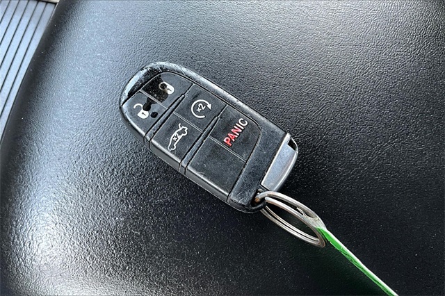 Vehicle image 25 of 35