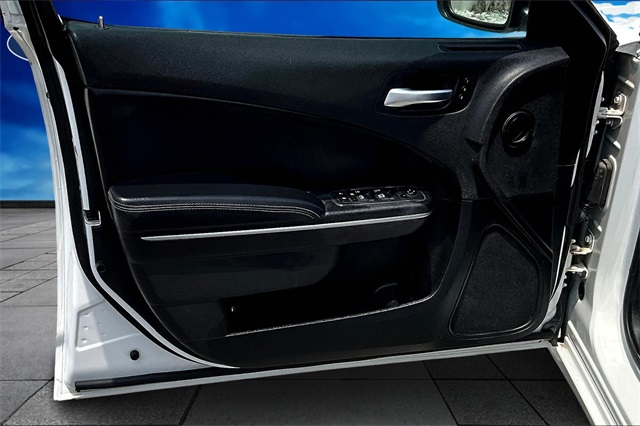 Vehicle image 31 of 35