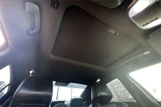 Vehicle image 27 of 35