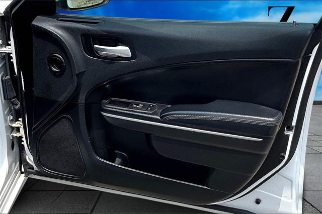 Vehicle image 22 of 35