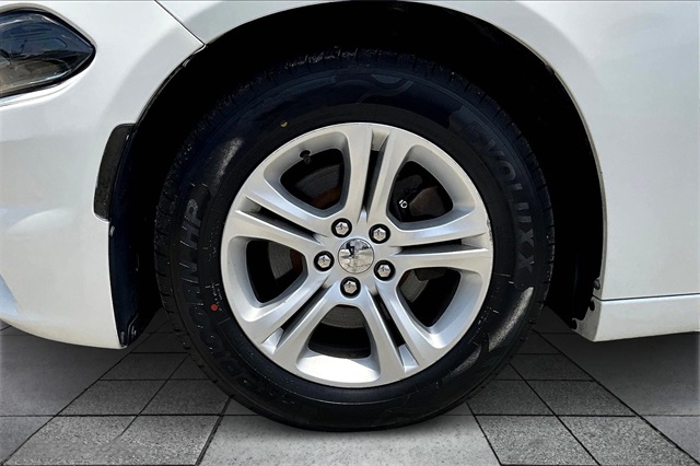 Vehicle image 8 of 35