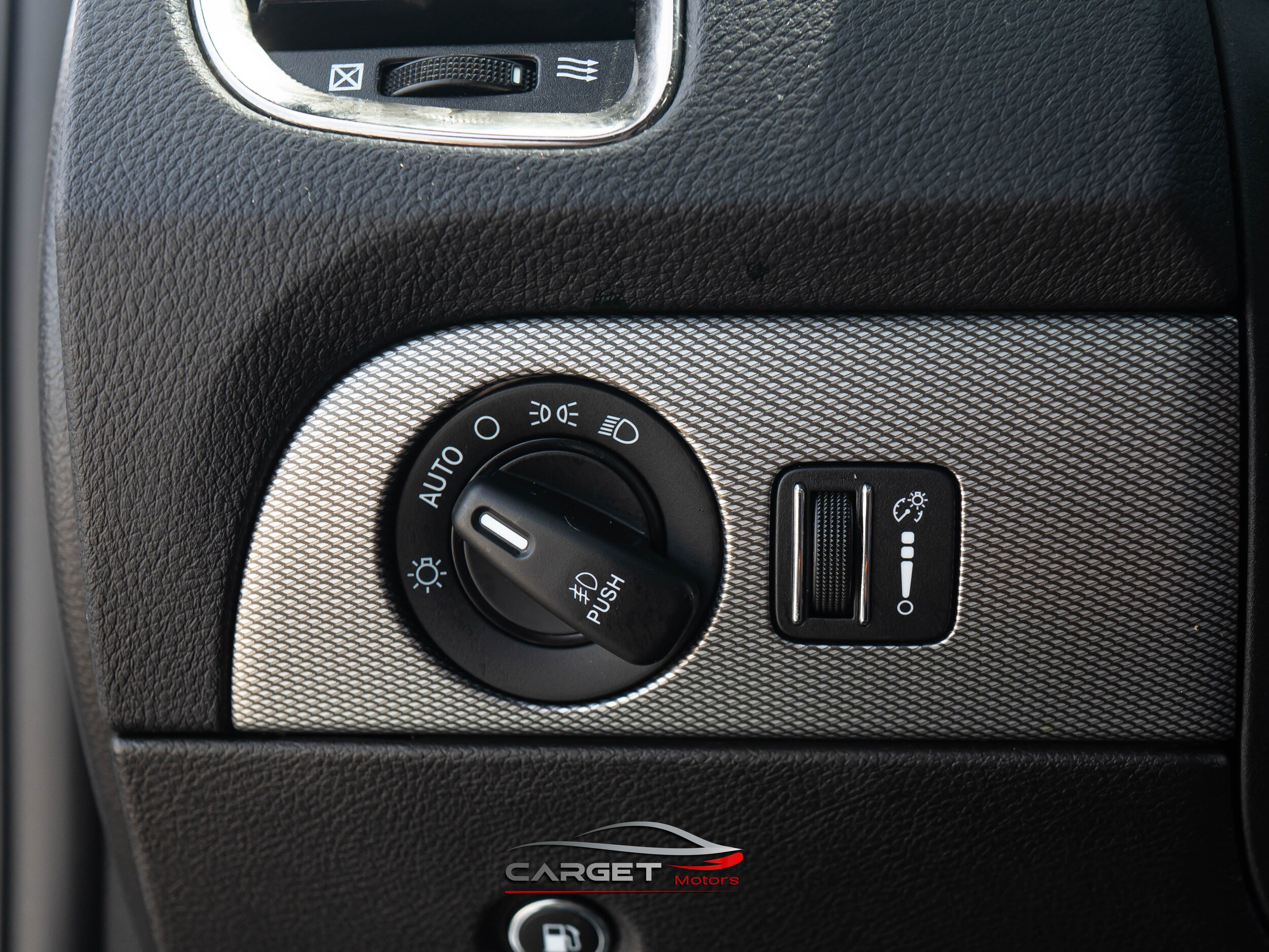 Vehicle image 40 of 63