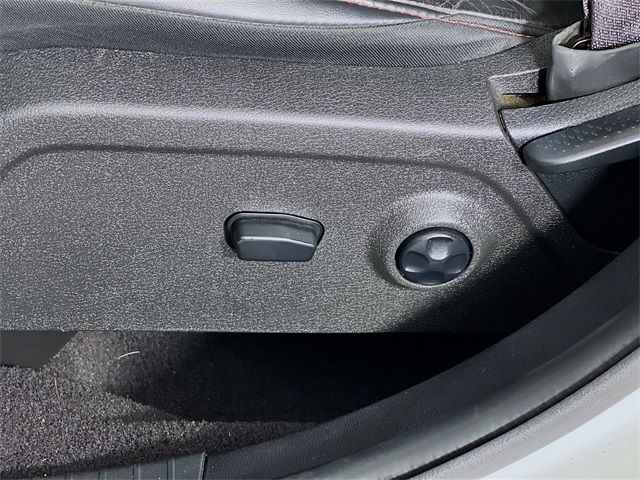 Vehicle image 34 of 42