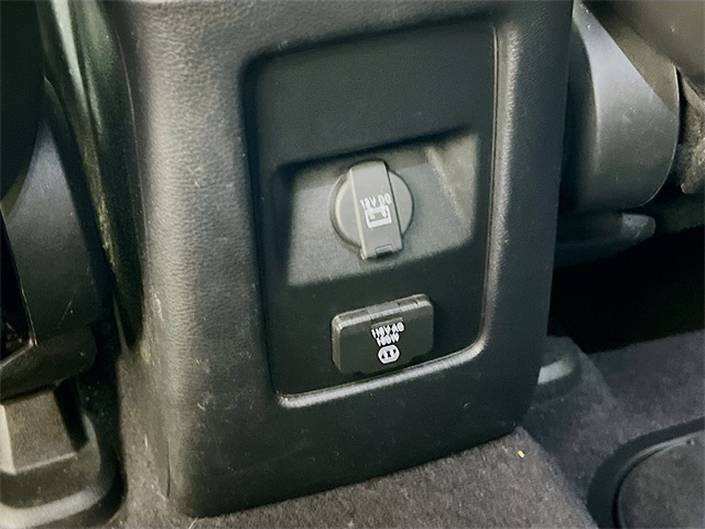 Vehicle image 30 of 42