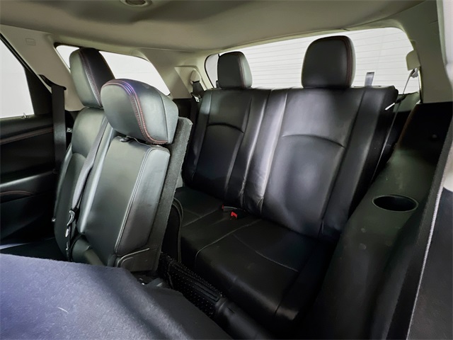 Vehicle image 15 of 42