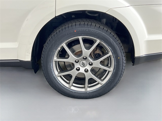 Vehicle image 13 of 42