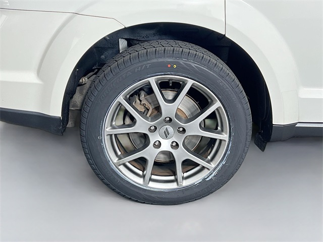 Vehicle image 11 of 42