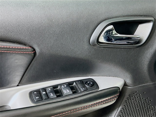Vehicle image 40 of 42