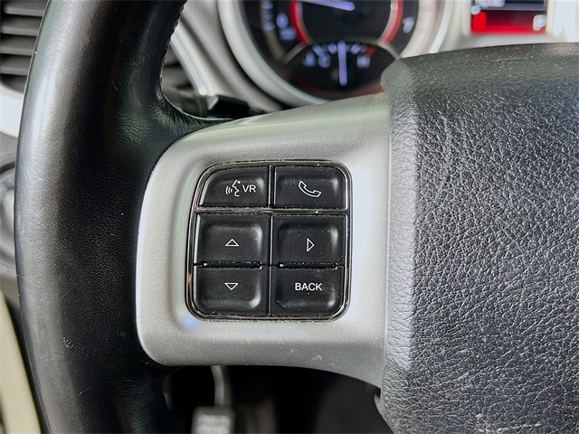 Vehicle image 32 of 42