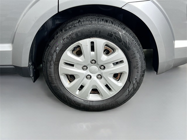 Vehicle image 32 of 35