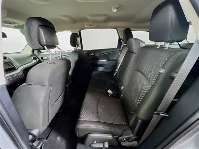 Vehicle image 21 of 35