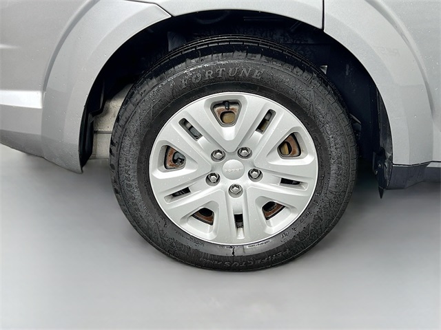 Vehicle image 33 of 35